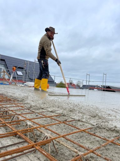 Zuarbeiten beim Betonieren